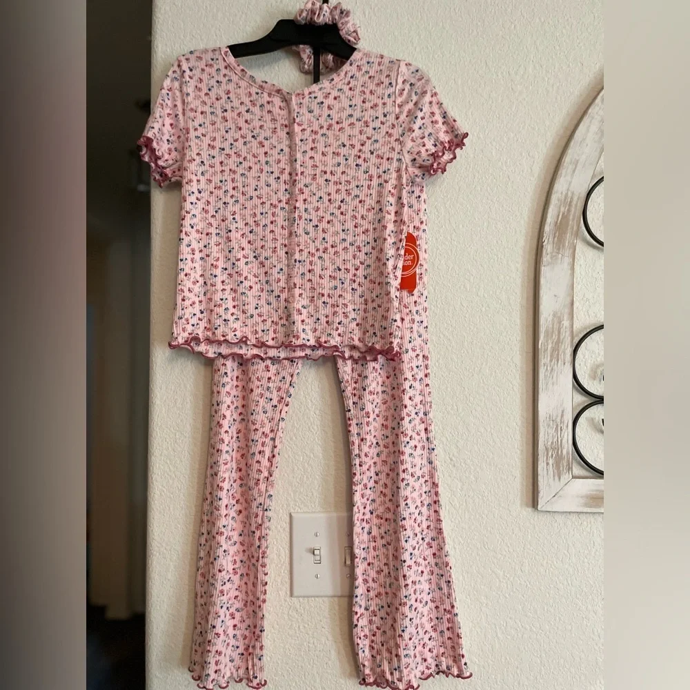 Charming Pink Floral Kids Pajama Set size M 7/8-NWT
